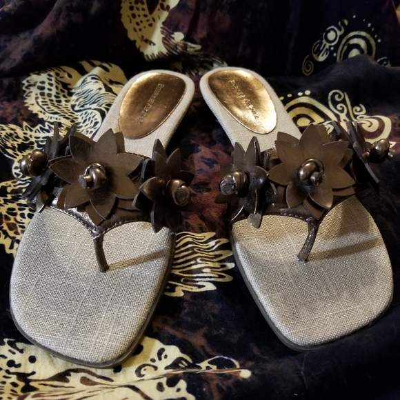 Etienne Aigner metallic bronze leather sandals - Picture 2 of 7